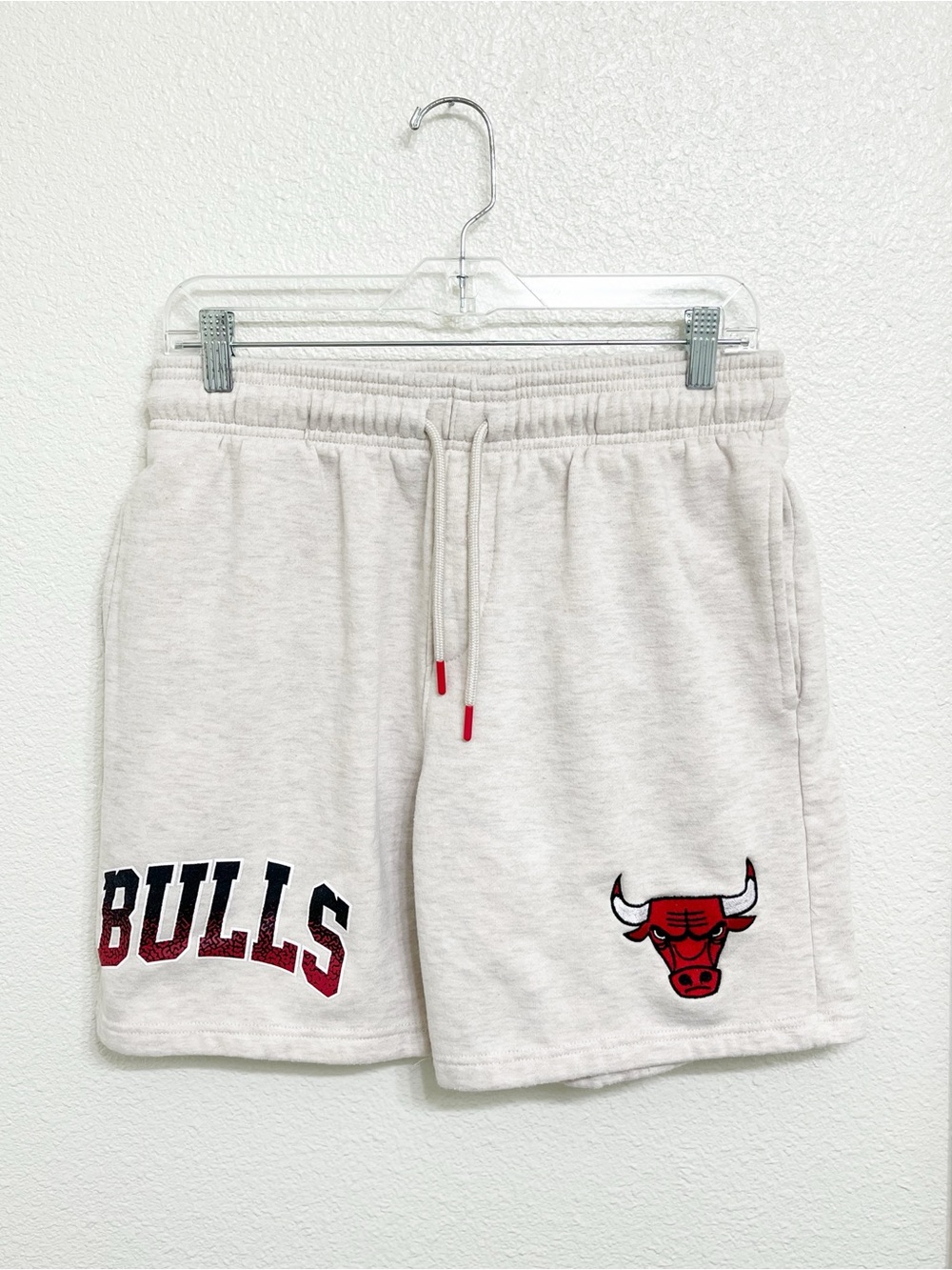 Chicago Bulls Men’s Medium Gray Shorts NBA Basketball Lounge Shorts